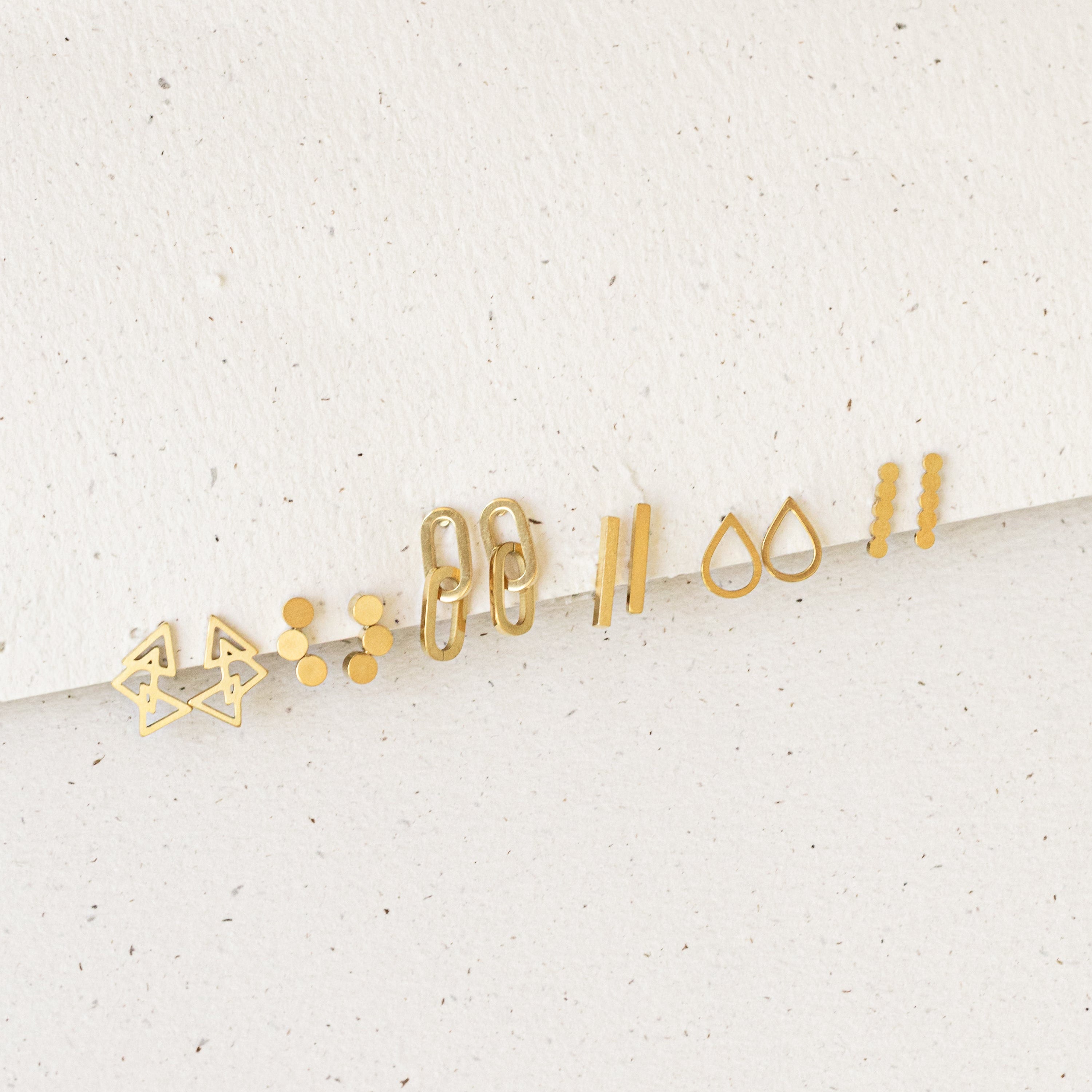 Web-Prysm-Thea-Earrings-Boucles-doré-gold-bijoux-jewelry-montreal-quebec-canada-cadeau-gift-femme-women-minimalist-delicate-delicat-tendance-trendy