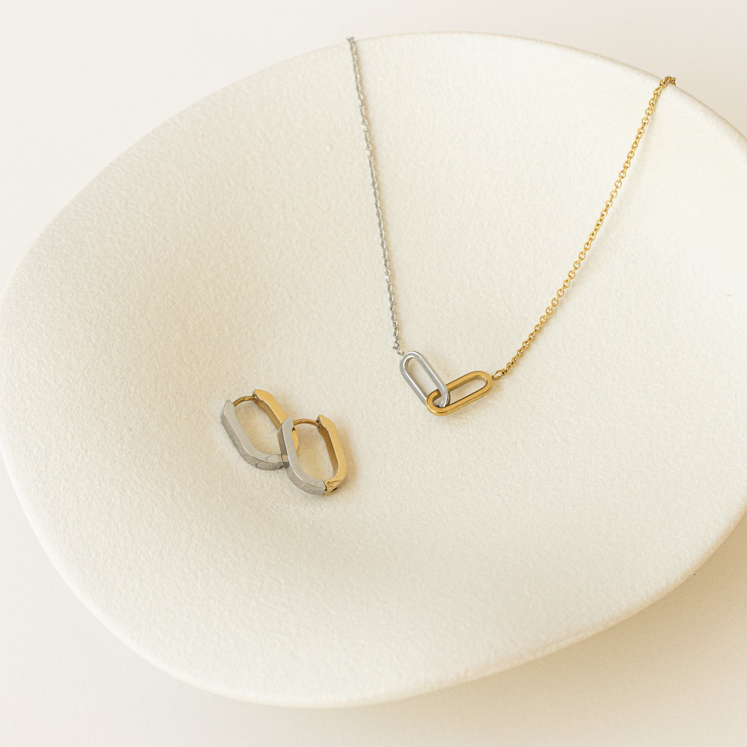 Prysm-Unice-necklace-collier-silver-argent-gold-doré-bijoux-jewelry-montreal-quebec-canada-cadeau-gift-femme-women-minimalist-delicate-delicat-tendance-trendy