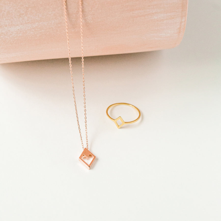 prysm-necklace-denisa-rose-gold-montreal-canada