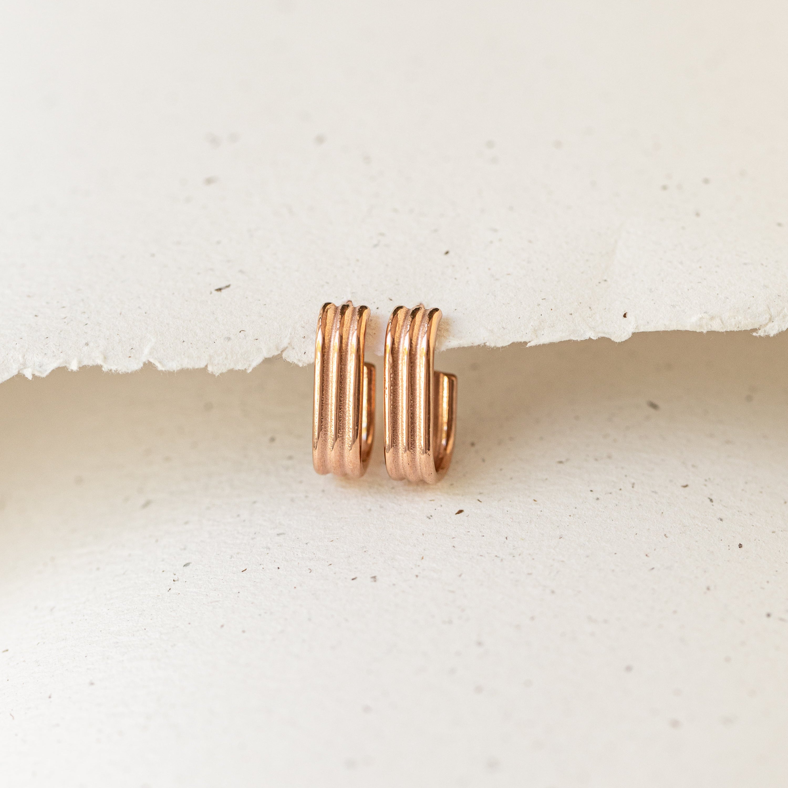 Web-Prysm-Aliz-Boucles-Earrings-rose_gold-rose_or-bijoux-jewelry-montreal-quebec-canada-cadeau-gift-femme-women-minimalist-delicate-delicat-tendance-trendy