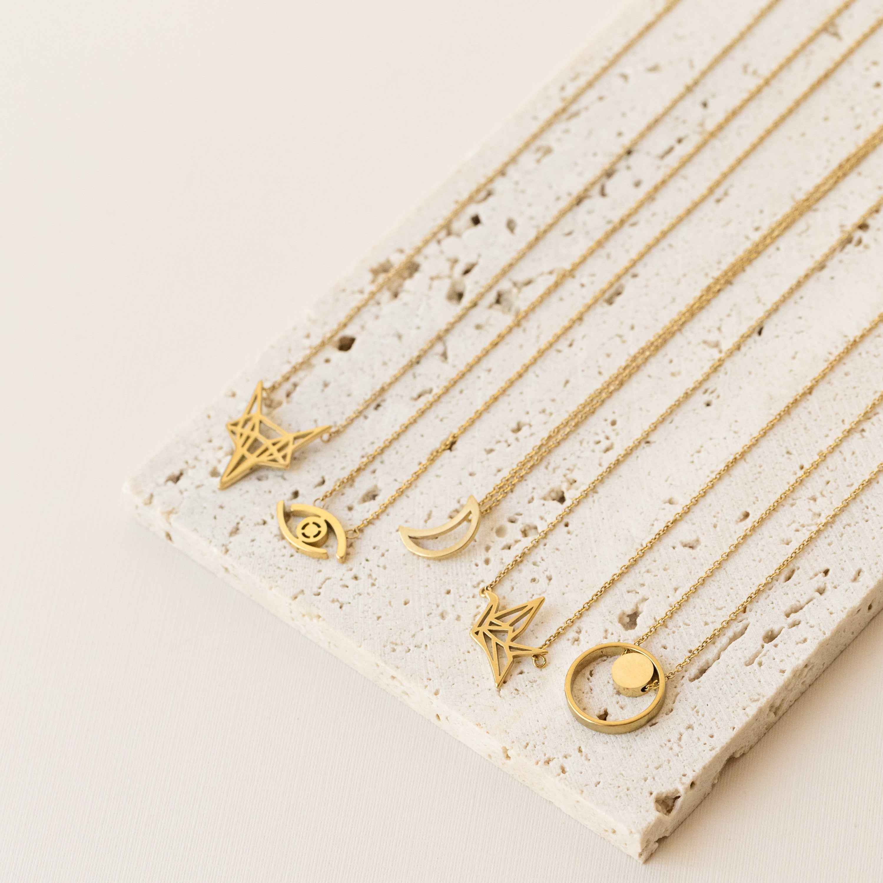 Web-Prysm-Eyon-Necklace-Collier-doré-gold-bijoux-jewelry-montreal-quebec-canada-cadeau-gift-femme-women-minimalist-delicate-delicat-tendance-trendy