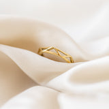 Prysm-clara-ring-bague-gold-doré-bijoux-jewelry-montreal-quebec-canada-femme-women-minimalist-delicate-delicat-tendance-trendy-geometric-cut